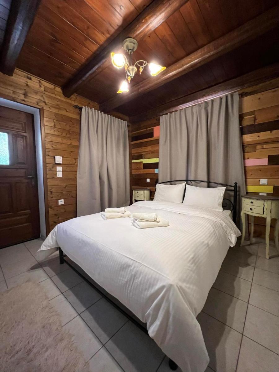 Ikojenia Traditional Lodge - Housity