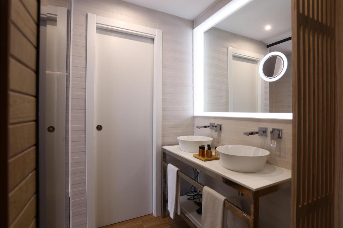 Un baño de Hotel Son Caliu Spa Oasis