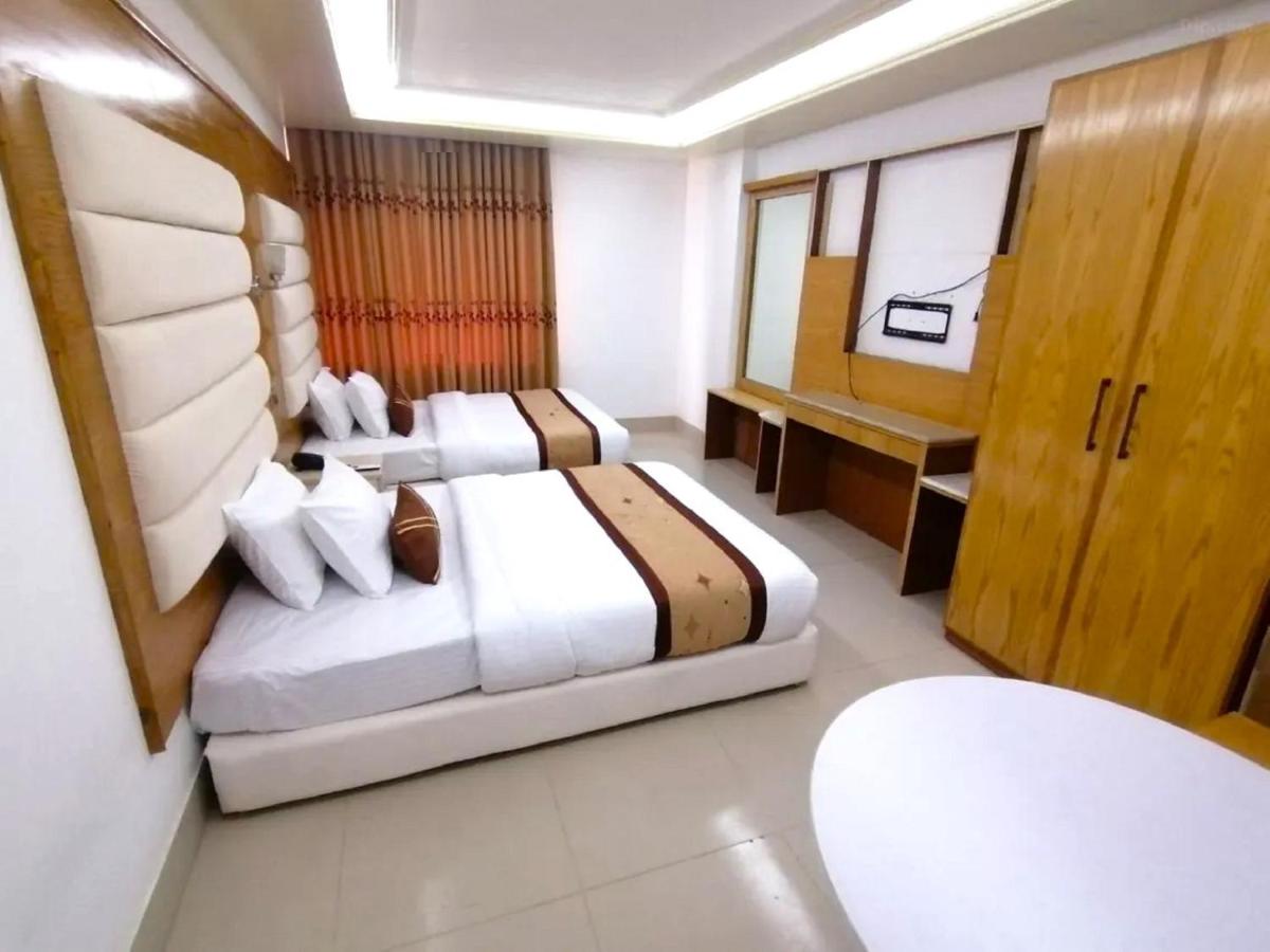 Ambassador Runway Hotel - Housity