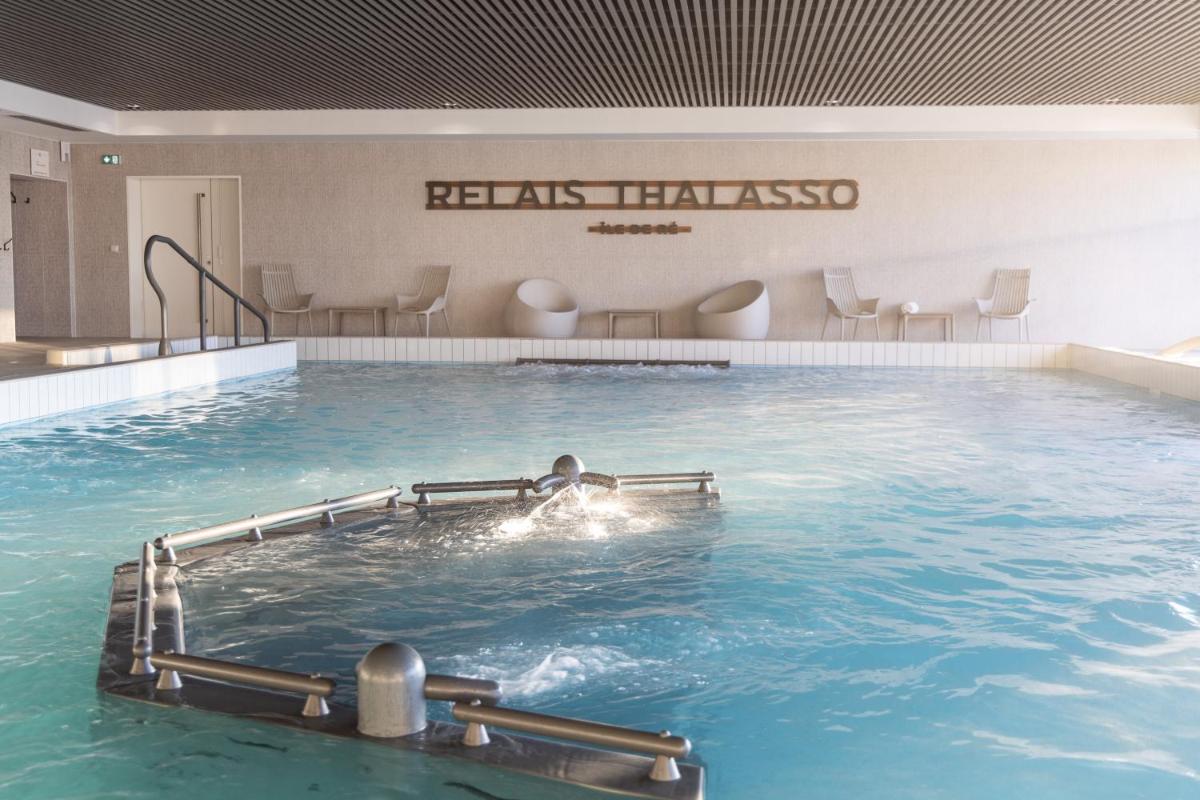 Piscine de l'établissement Hôtel Atalante - Relais Thalasso & Spa ou située à proximité