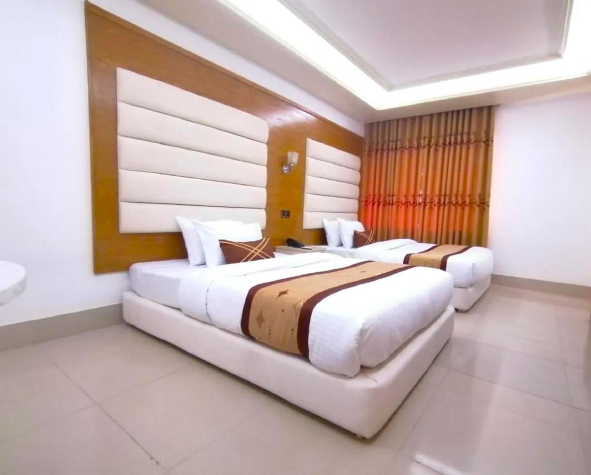 Ambassador Runway Hotel - Housity