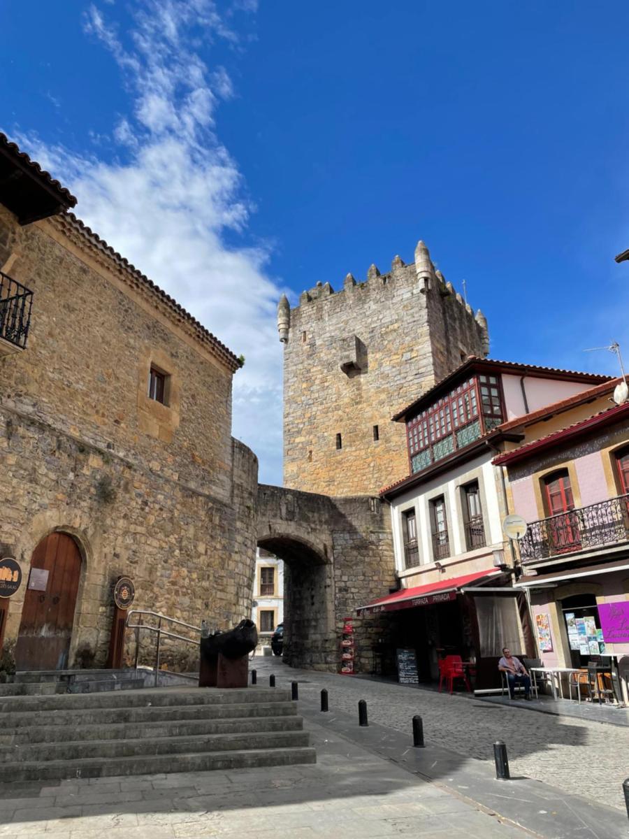 Hotel Castillo Valdés Salas - Housity