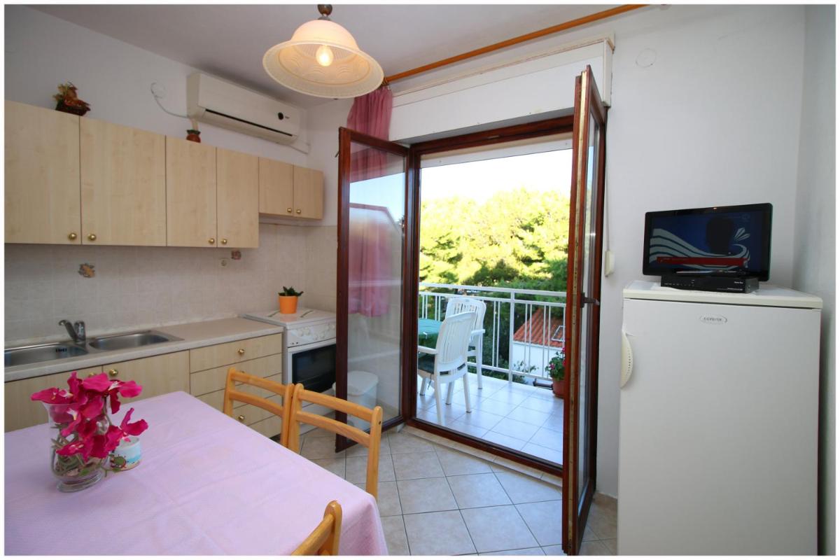 Apartments Bilo near Primošten - Housity