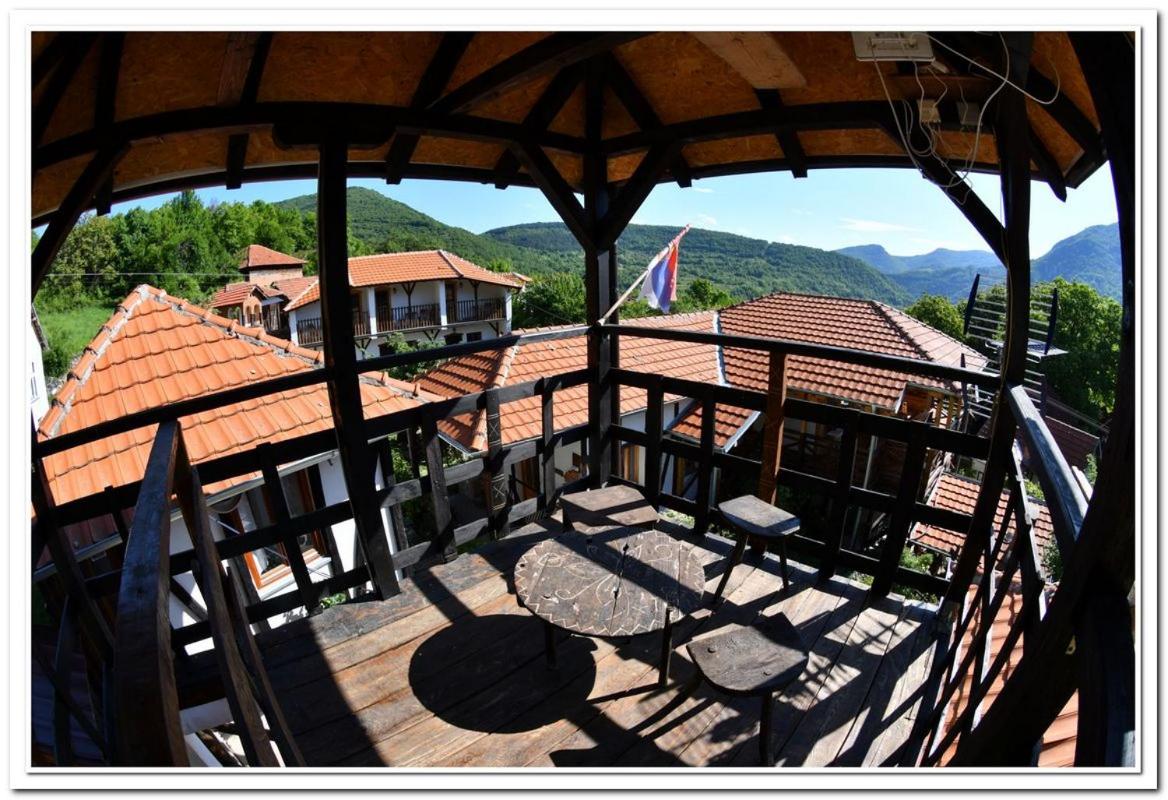 Golemi kamik Pirot Vlasi - Hizvo