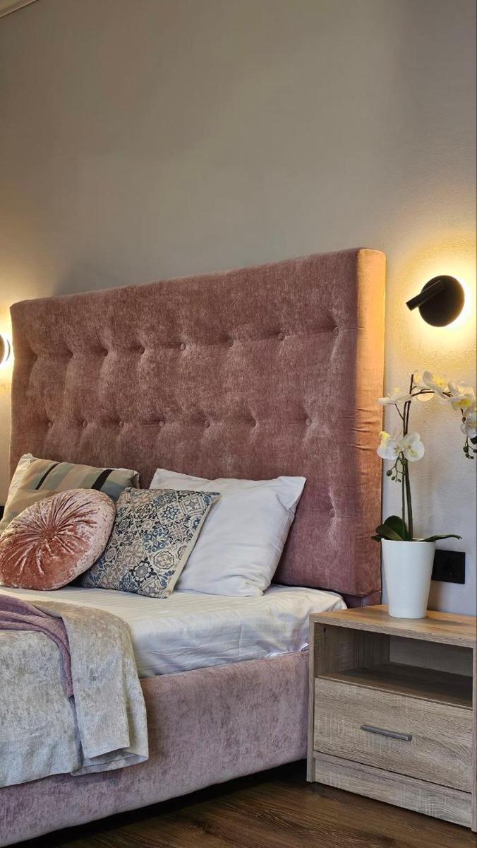 Soft Pink Apartment - Housity