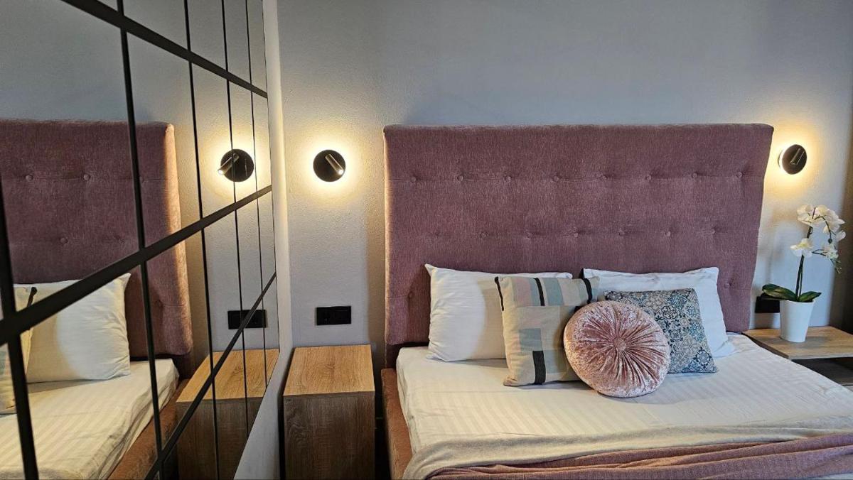 Soft Pink Apartment - Housity