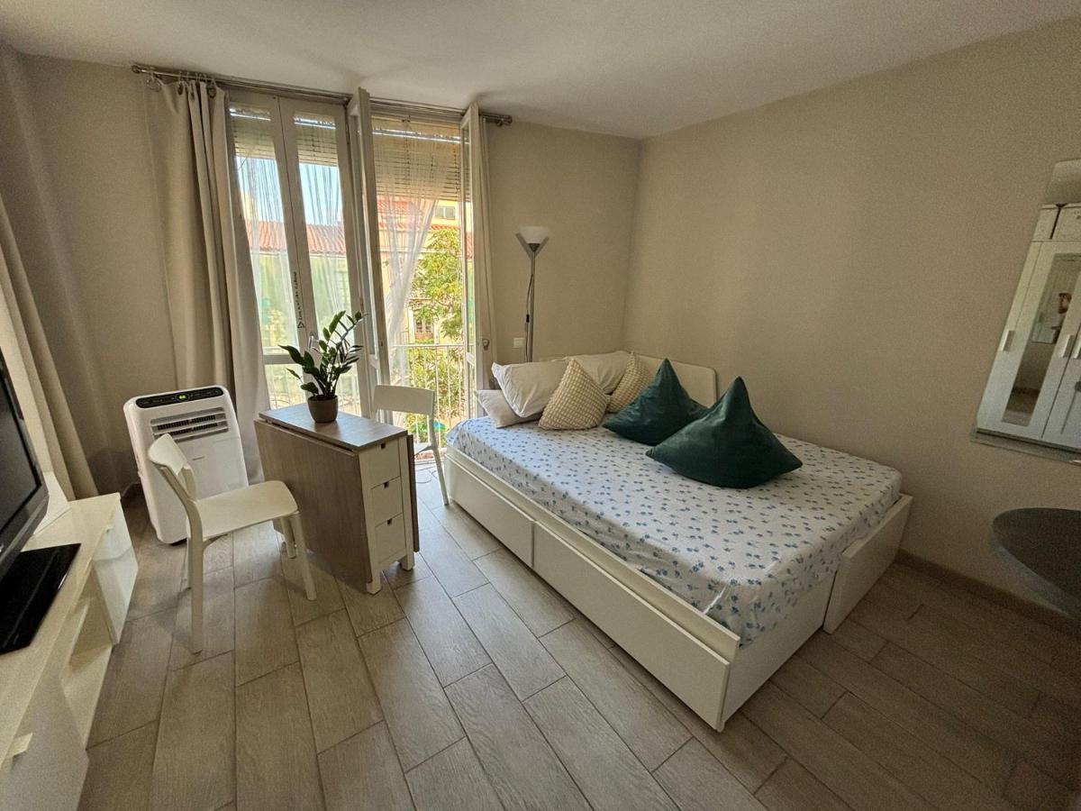 Central with charm and sea views - Housity