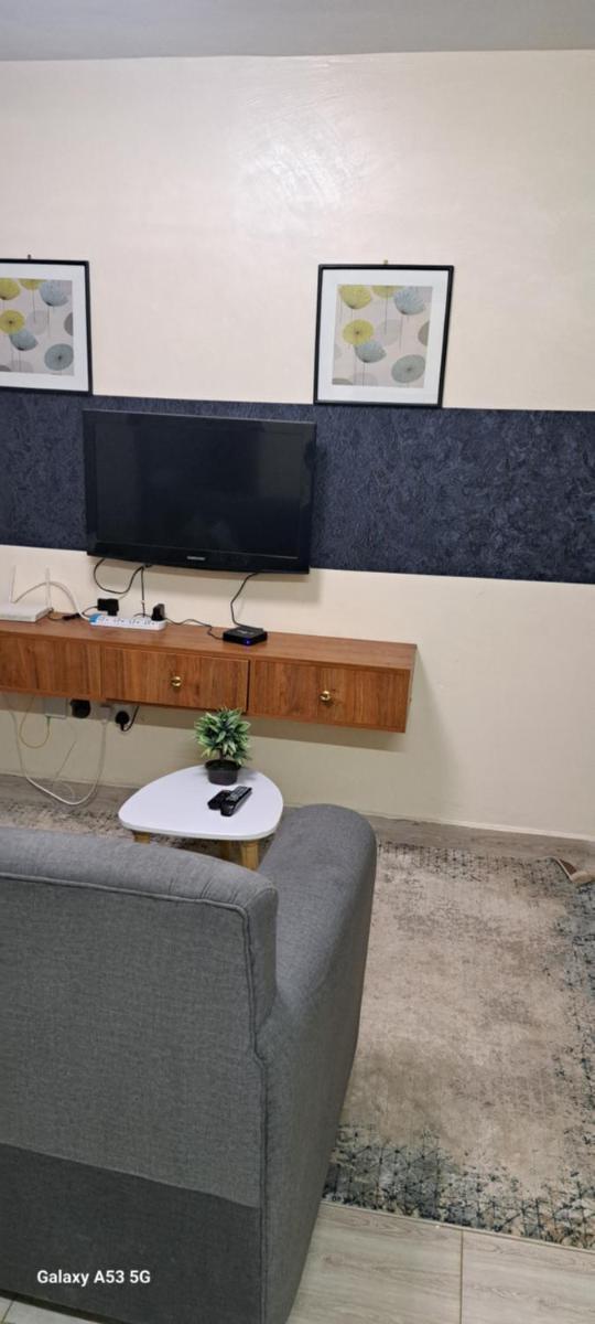 Swanky Stays - Housity