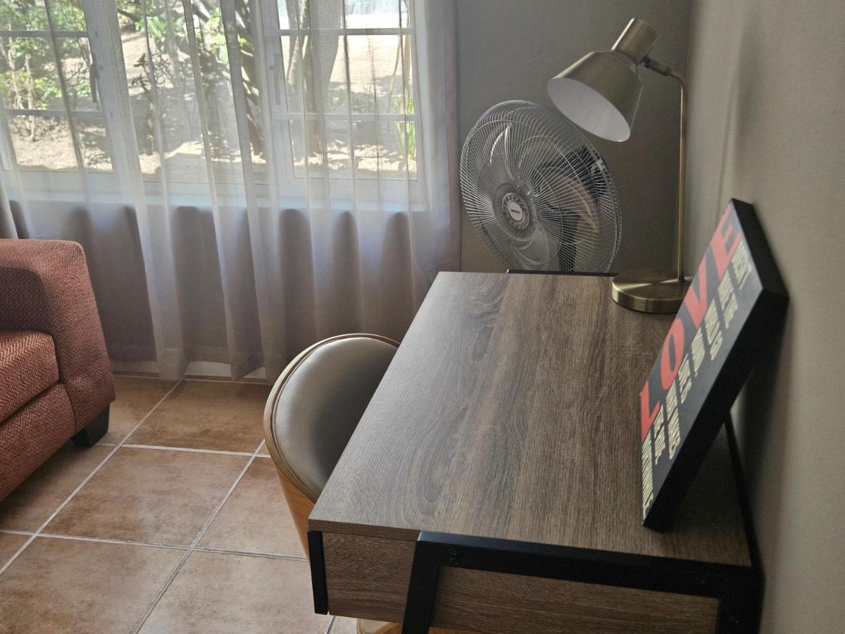 Modern Executive Unit - Housity