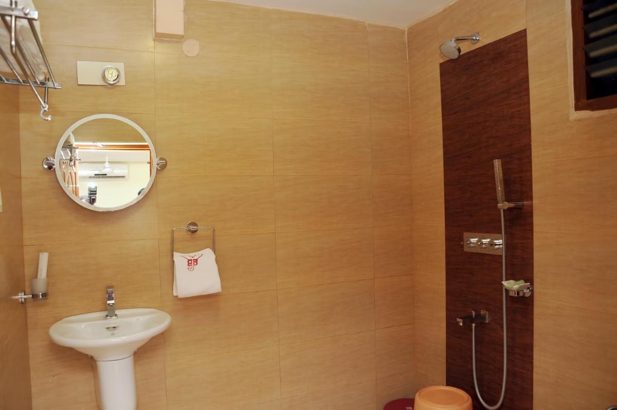 Sri Sarvesha JS Palace temple view - Housity