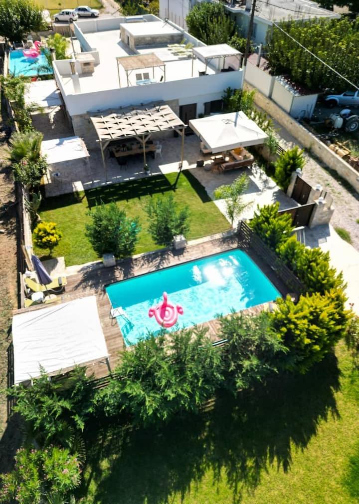 Villa Olympia, 4 BR, for up to 14 persons, 400 meters from the long sandy beach - Housity