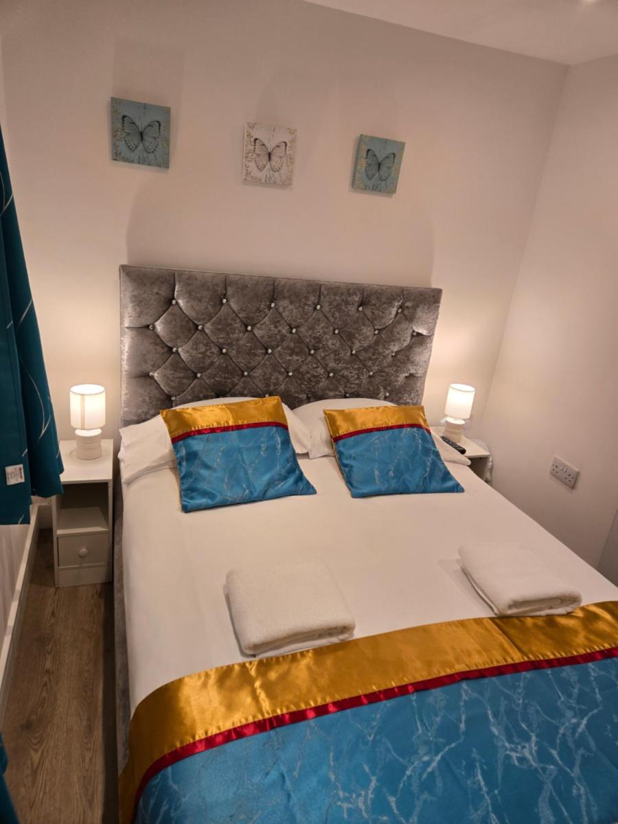 Cosy Self-Contained Studio in Salford Manchester - Newly Renovated - Housity
