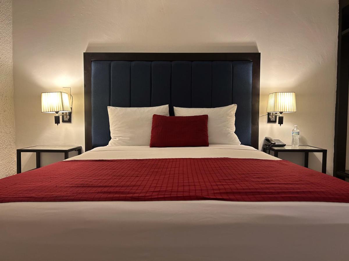 Choco's Hotel - Housity