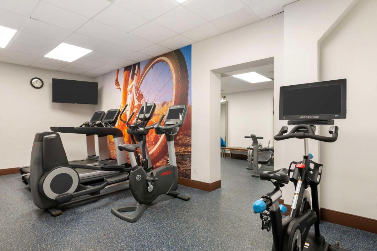 Best Western Plus Kansas City Sports Complex Hotel - Housity