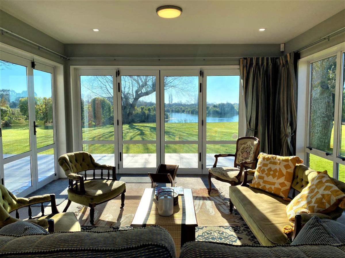 Calm Swan Villa - Housity