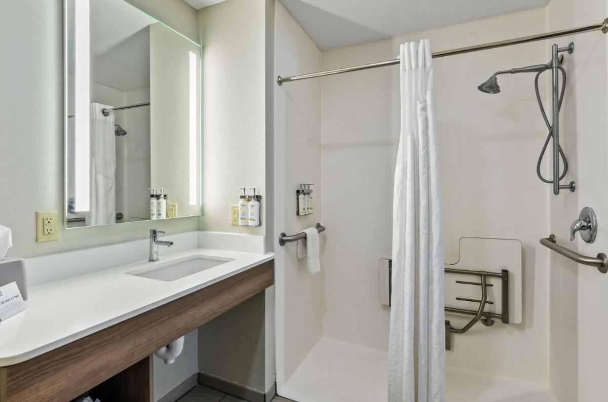 Holiday Inn Express & Suites Wytheville by IHG - Housity