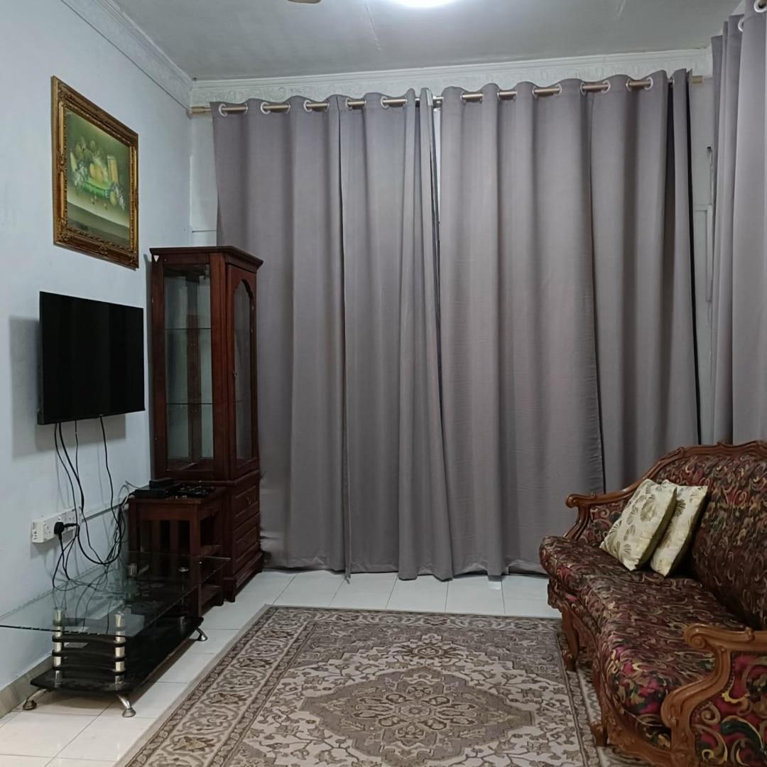 kak yatt homestay serendah - Housity