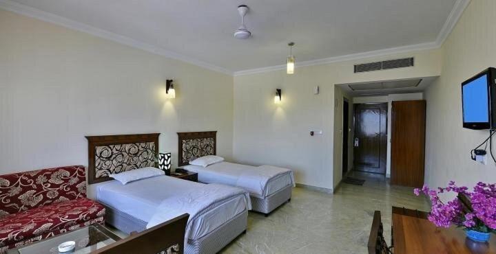 Hotel Taj Darbar - Housity