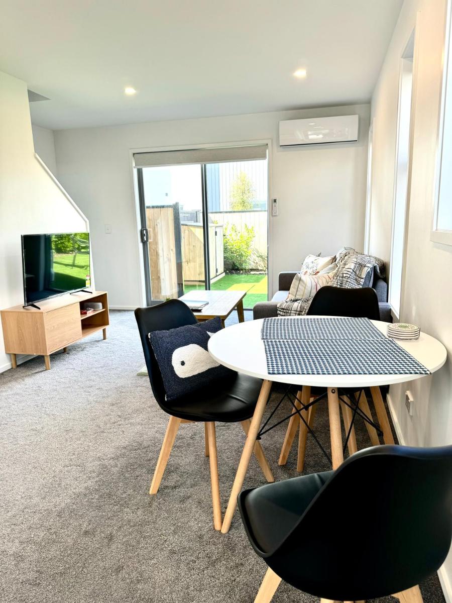 Riccarton 2BDR2BTR Townhouse FREE Carpark FAST Wifi - Hizvo