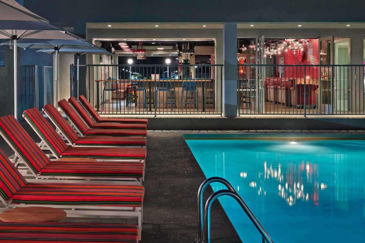 Graduate by Hilton Tempe - Housity