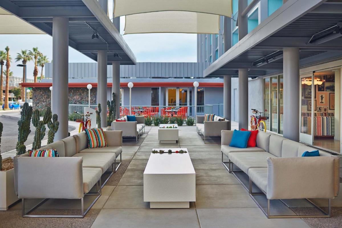 Graduate by Hilton Tempe - Housity
