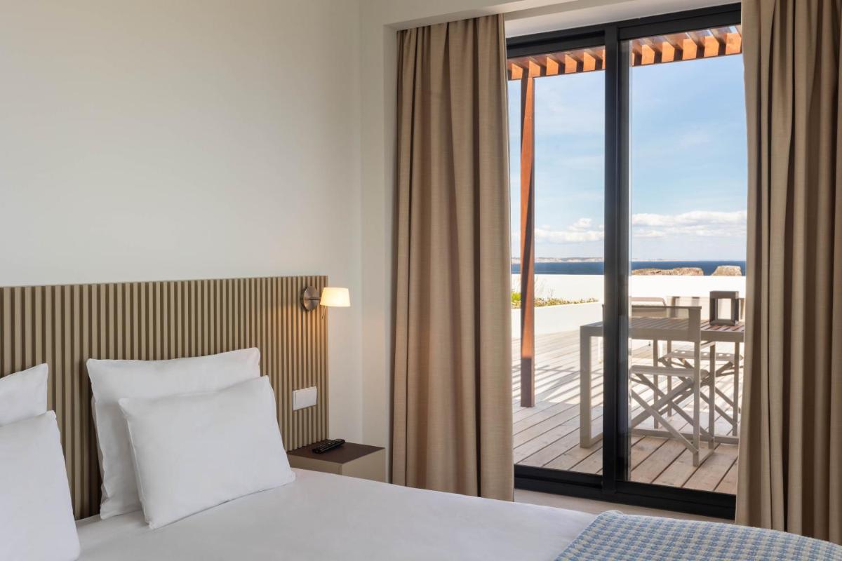 Uma cama ou camas num quarto em Memmo Baleeira - Design Hotels