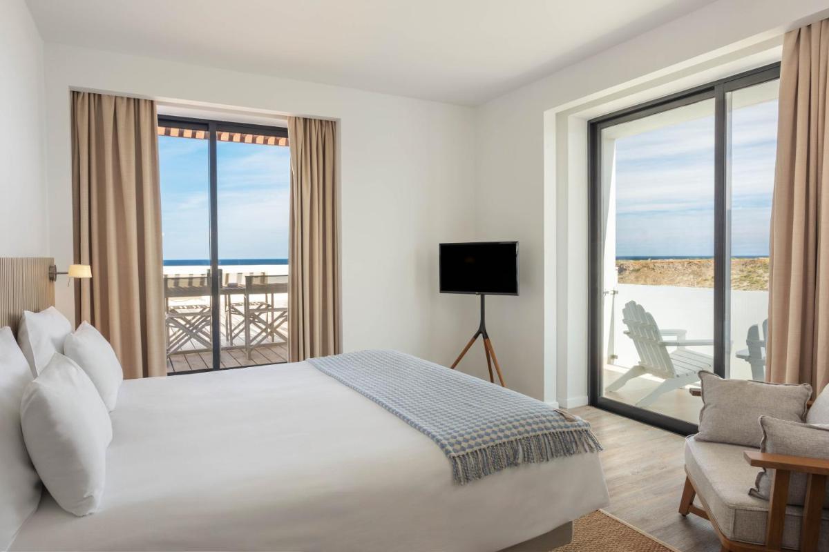 Uma cama ou camas num quarto em Memmo Baleeira - Design Hotels