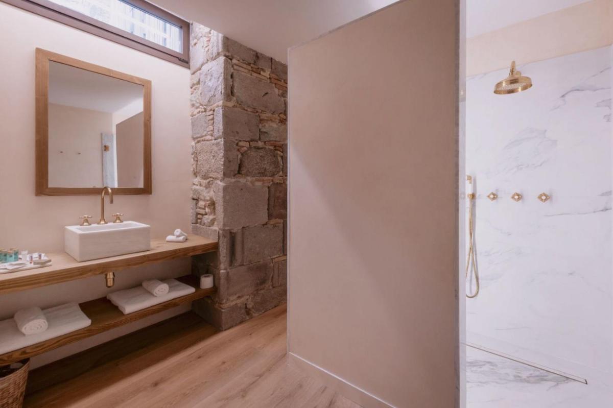 Un baño de Hotel Palau Macelli & Spa