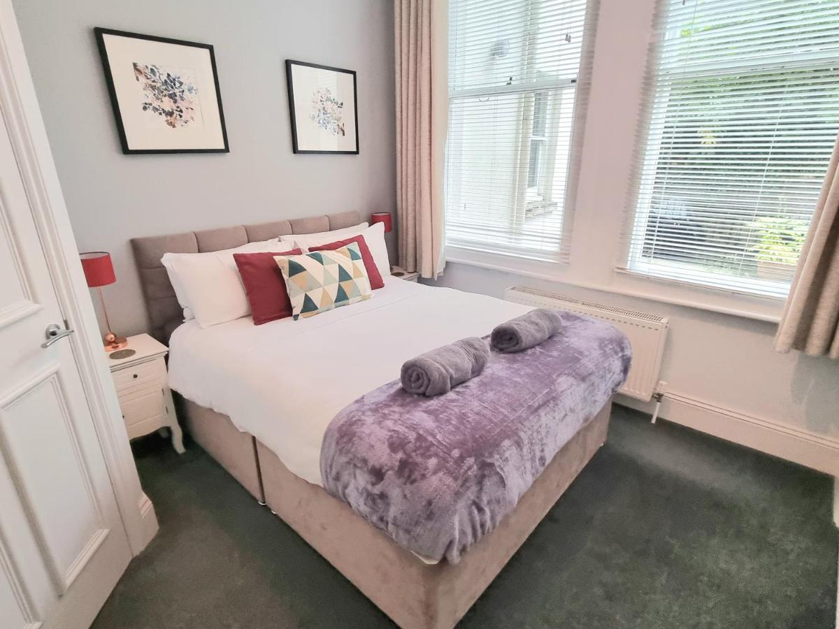 Hoe & Central Stylish Apartment, Free Parking - Housity