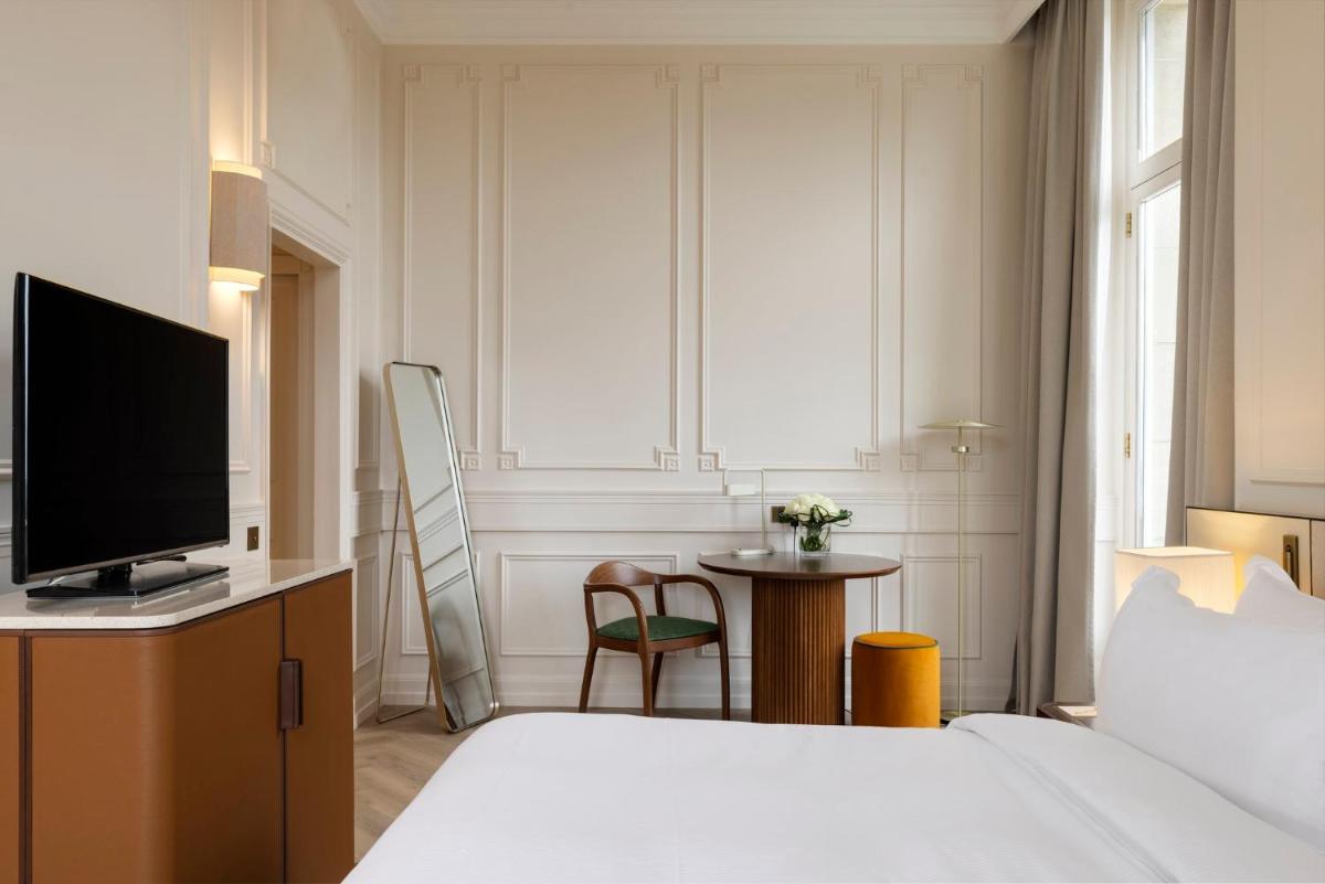 Un ou plusieurs lits dans un hébergement de l'établissement InterContinental Hotels Chantilly Chateau Mont Royal by IHG