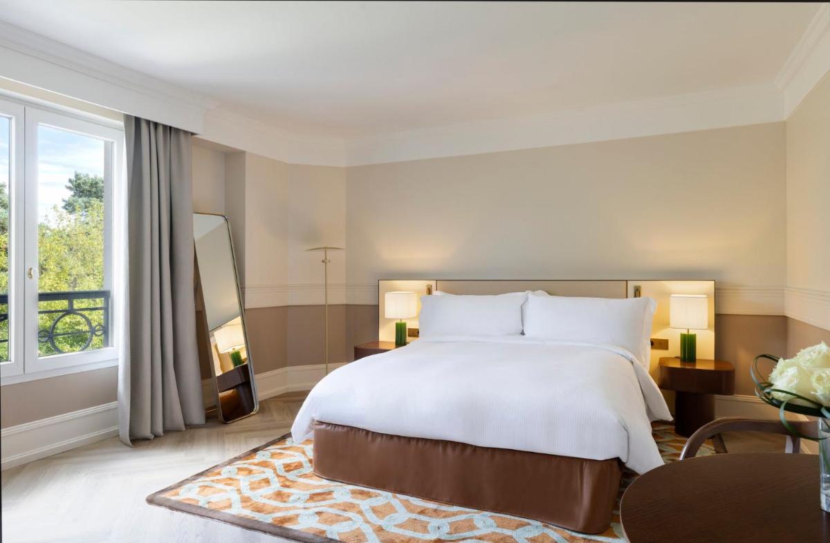 Un ou plusieurs lits dans un hébergement de l'établissement InterContinental Hotels Chantilly Chateau Mont Royal by IHG