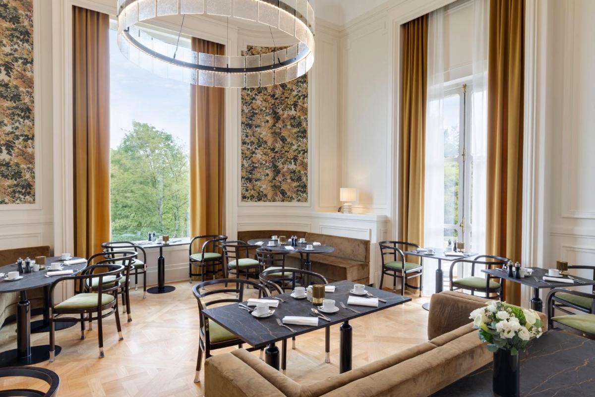 Coin salon dans l'établissement InterContinental Hotels Chantilly Chateau Mont Royal by IHG