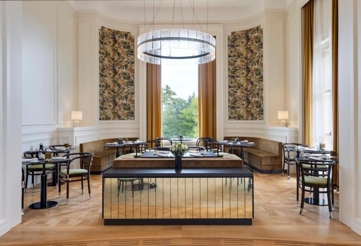 Coin salon dans l'établissement InterContinental Hotels Chantilly Chateau Mont Royal by IHG