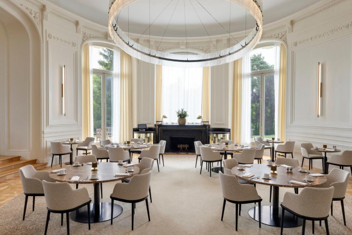 Coin salon dans l'établissement InterContinental Hotels Chantilly Chateau Mont Royal by IHG