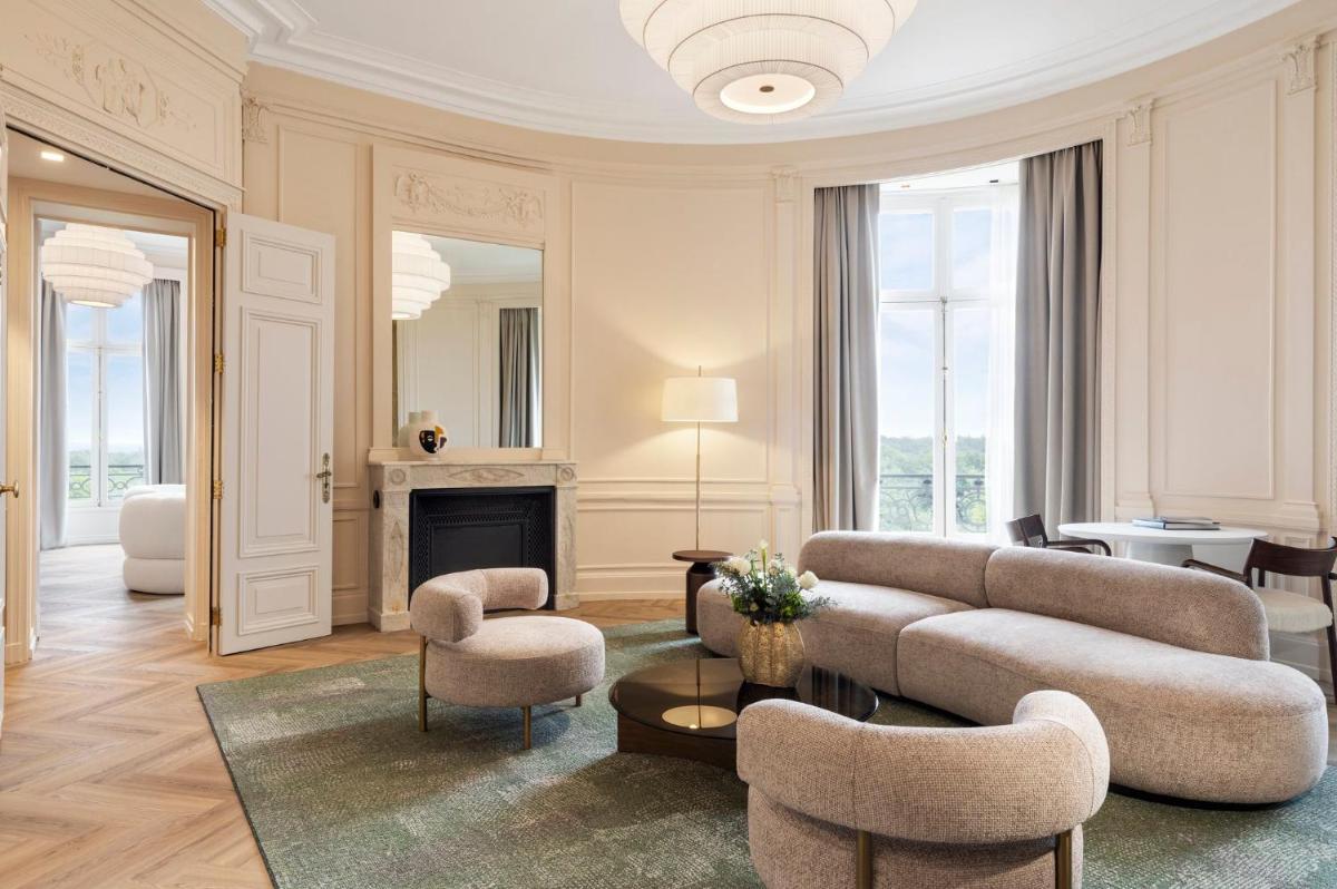Coin salon dans l'établissement InterContinental Hotels Chantilly Chateau Mont Royal by IHG