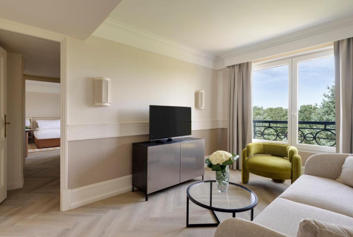 Coin salon dans l'établissement InterContinental Hotels Chantilly Chateau Mont Royal by IHG