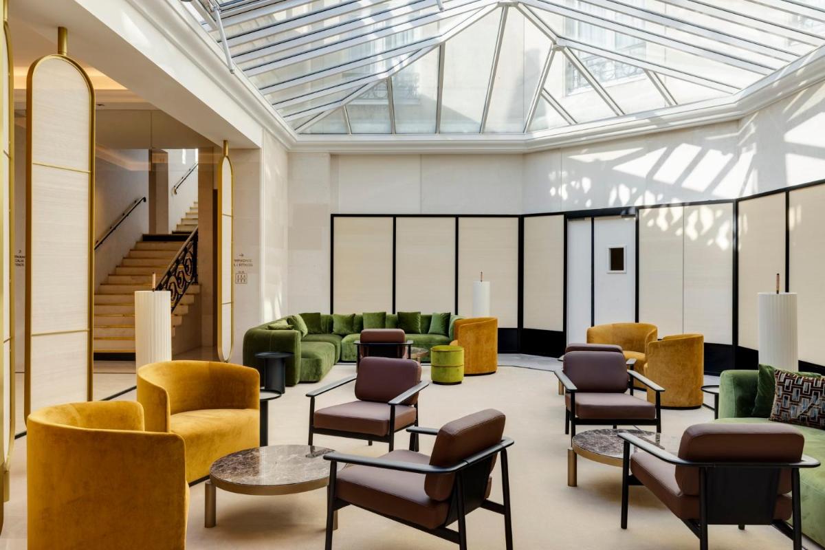 Coin salon dans l'établissement InterContinental Hotels Chantilly Chateau Mont Royal by IHG