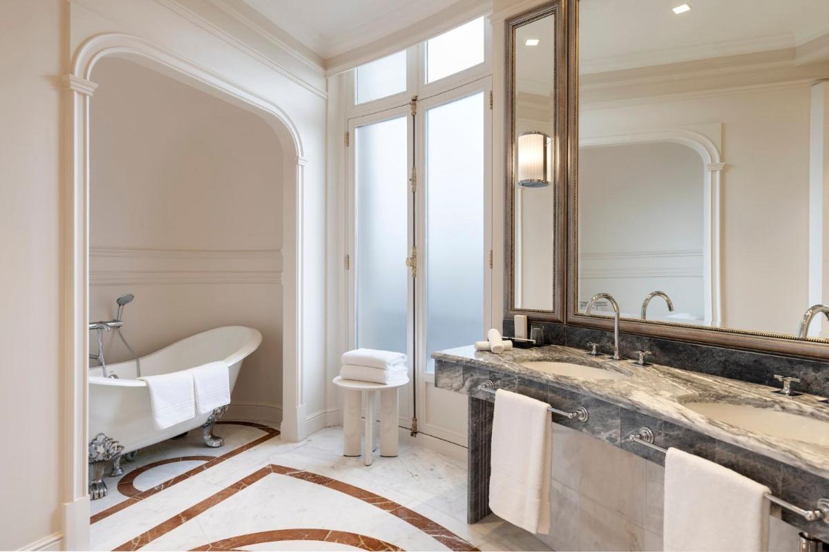Salle de bains dans l'établissement InterContinental Hotels Chantilly Chateau Mont Royal by IHG