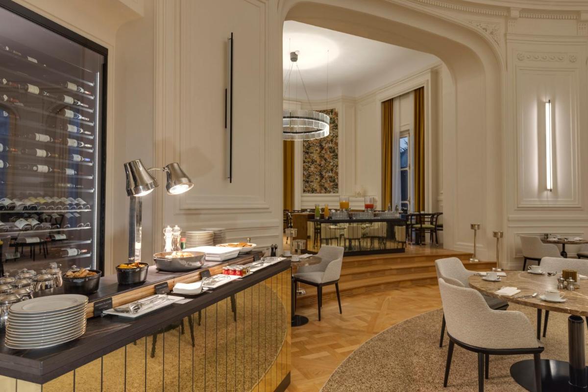 Coin salon dans l'établissement InterContinental Hotels Chantilly Chateau Mont Royal by IHG