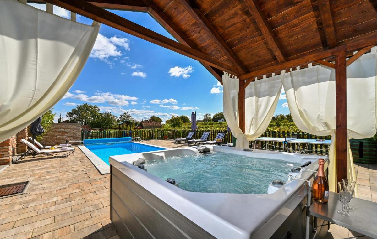 Nice Home In Prugovac With Sauna - Housity