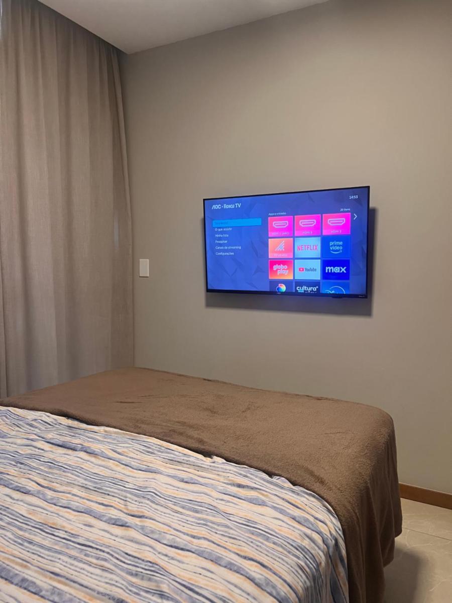ESPETACULAR!! Apto na PRAIA DE ITAPARICA - Com Wi-Fi 360mbps, Ar Condicionado, Lavadora Lava e Seca, Estacionamento, Globoplay e Cozinha Completa - Housity