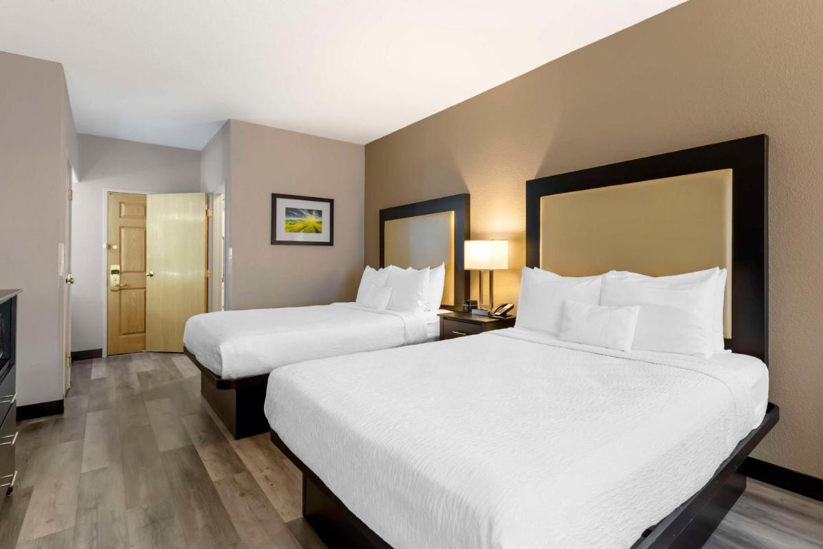Best Western Plus Des Moines West Inn & Suites - Housity