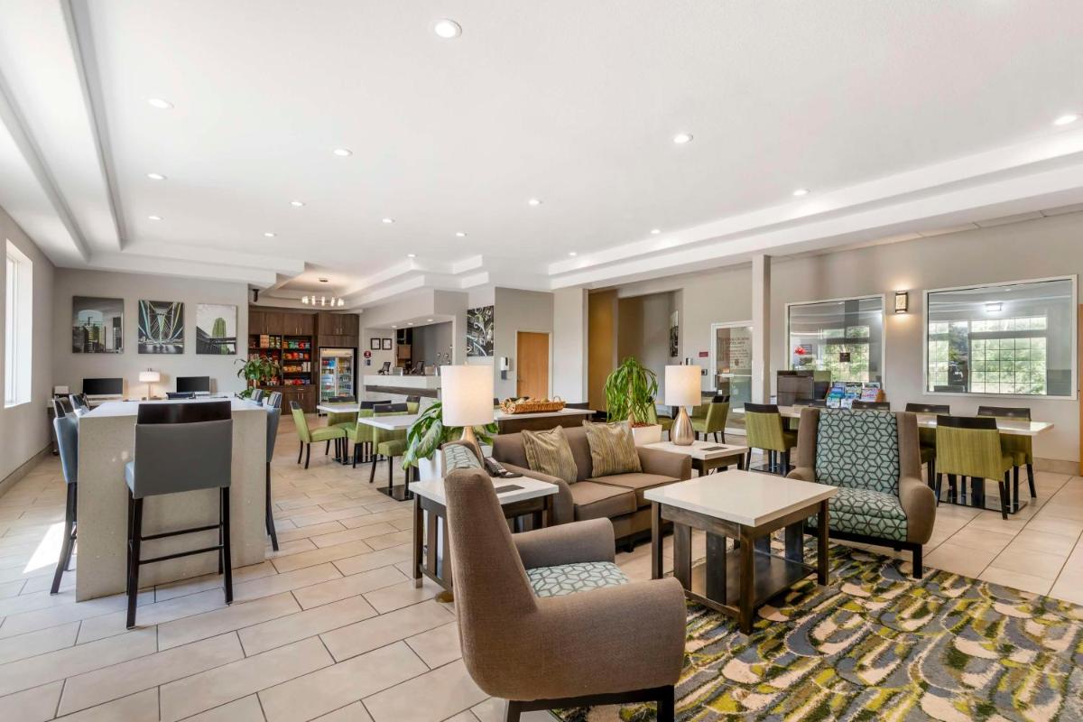 Best Western Plus Des Moines West Inn & Suites - Housity