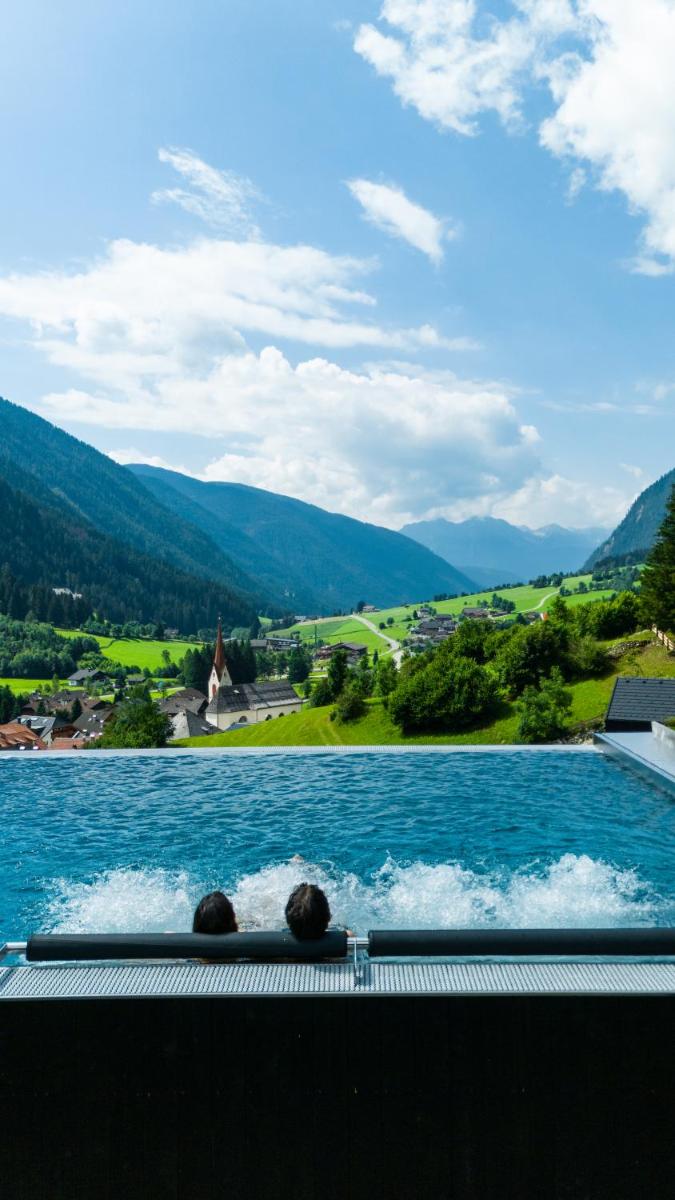 Amus Suites Dolomites - Housity