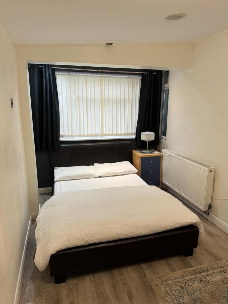Rooms in Surrey - Housity