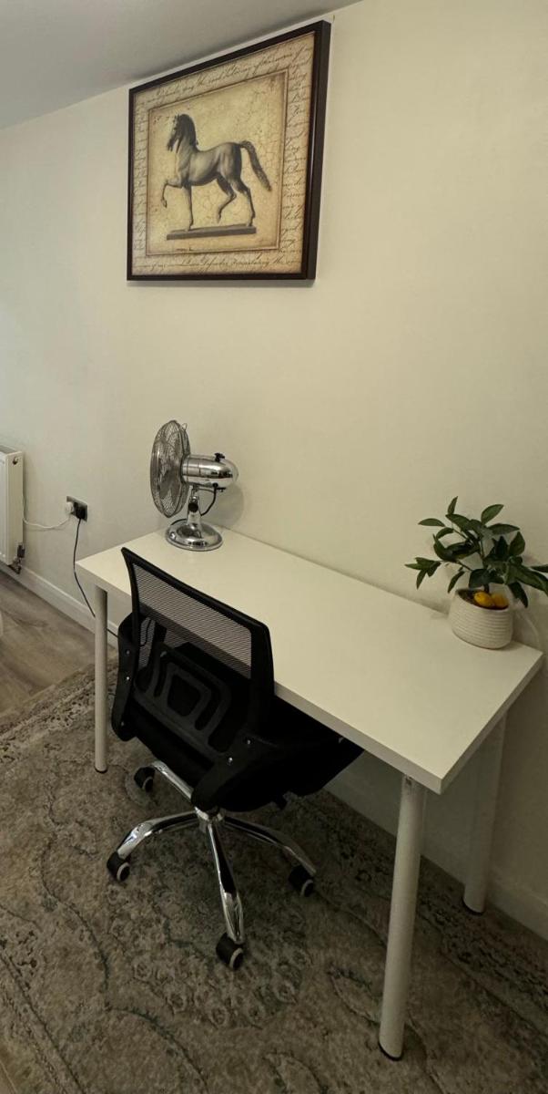 Rooms in Surrey - Housity