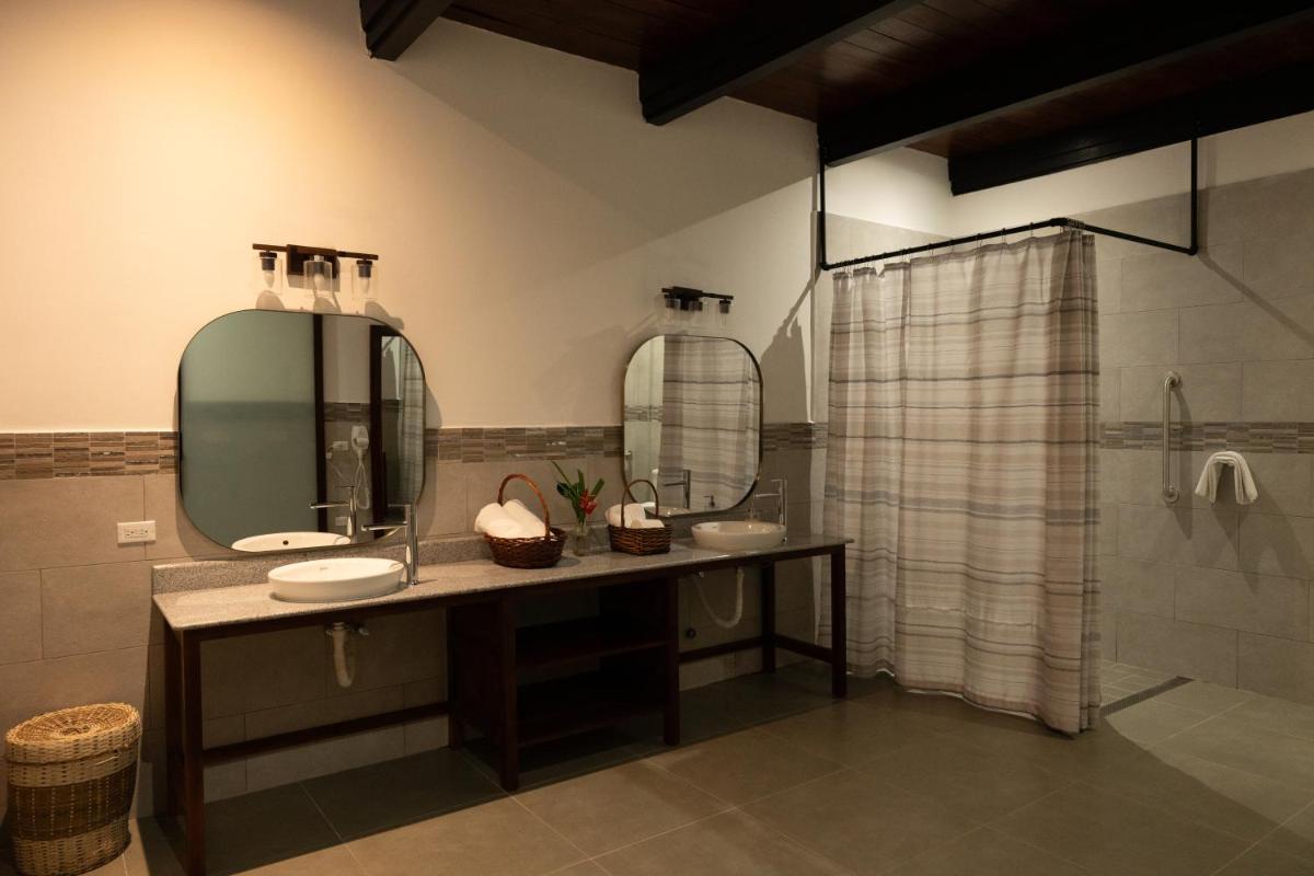 The Golden Frog Inn - Housity