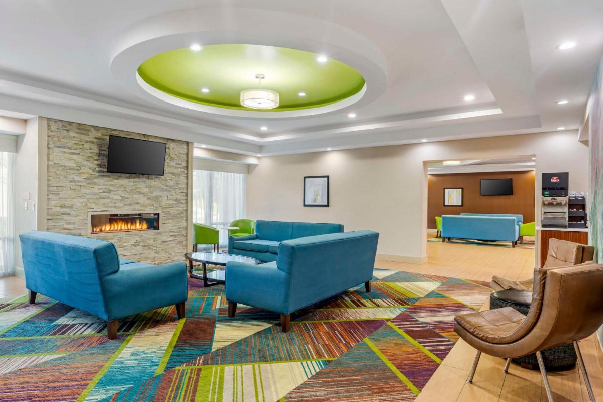 Best Western Plus North Shore Hotel - Housity