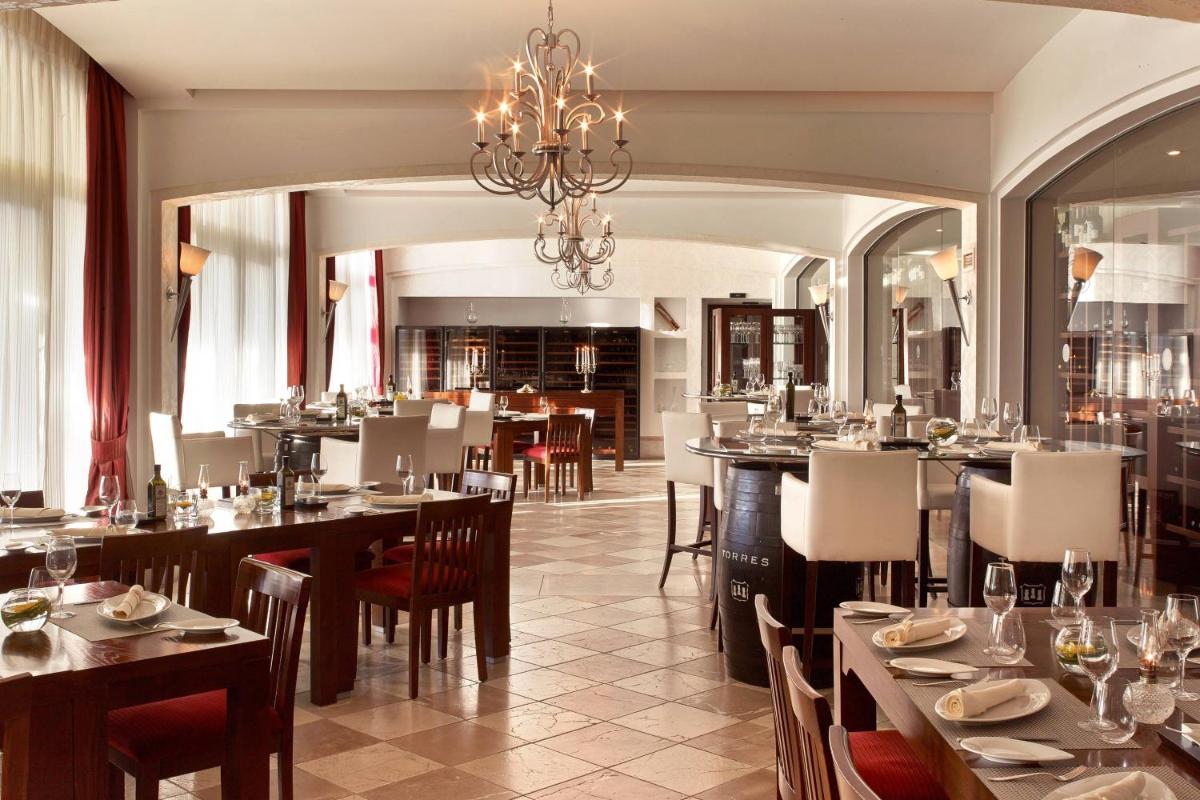 Un restaurante o sitio para comer en Castillo Hotel Son Vida, a Luxury Collection Hotel, Mallorca
