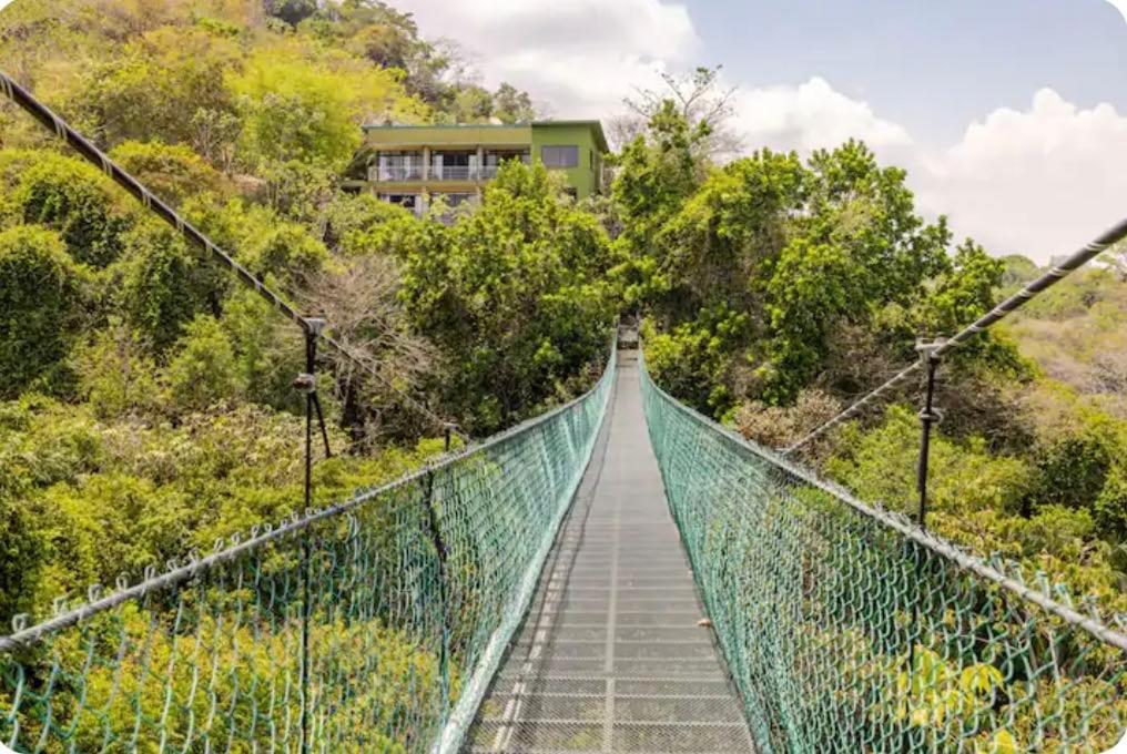 Sunshine Sanctuary Boutique Jungle Lodge - Housity